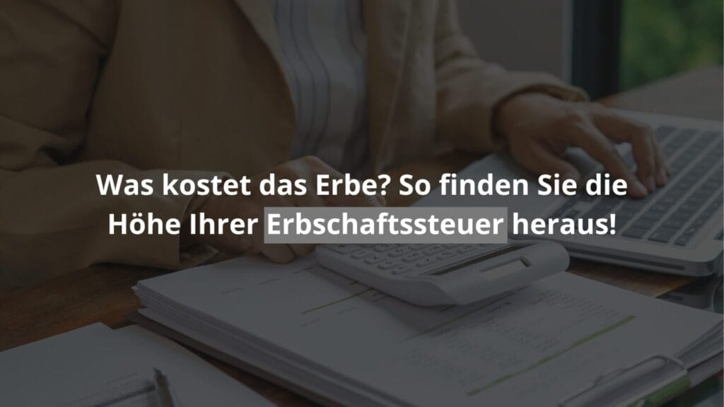 Erbschaftskosten berechnen: Erbschaftsteuer ermitteln mit Laptop.