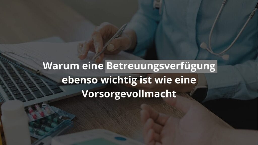 Laptop und Arzt beim Ausfüllen von Dokumenten