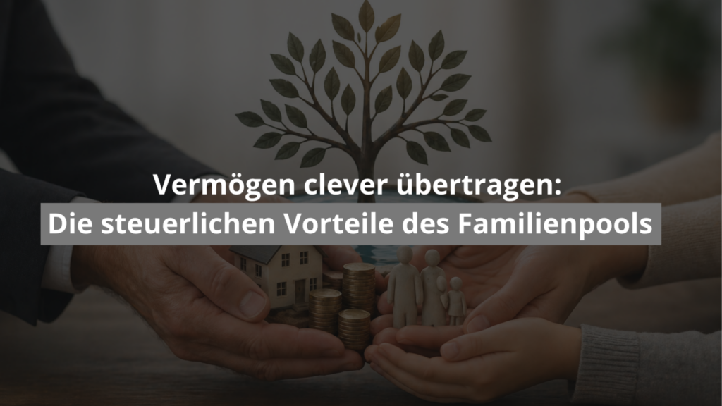 Familienpool: Hände schützen Haus, Münzen und Familienfiguren
